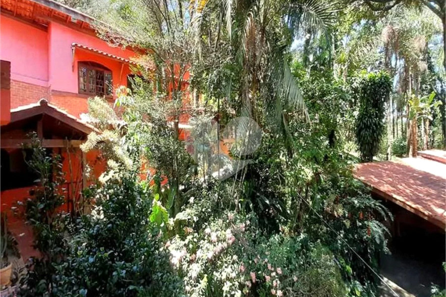 Casa Térrea à venda com 5 quartos, sendo 4 suítes, em Serra da Cantareira, Mairiporã, SP