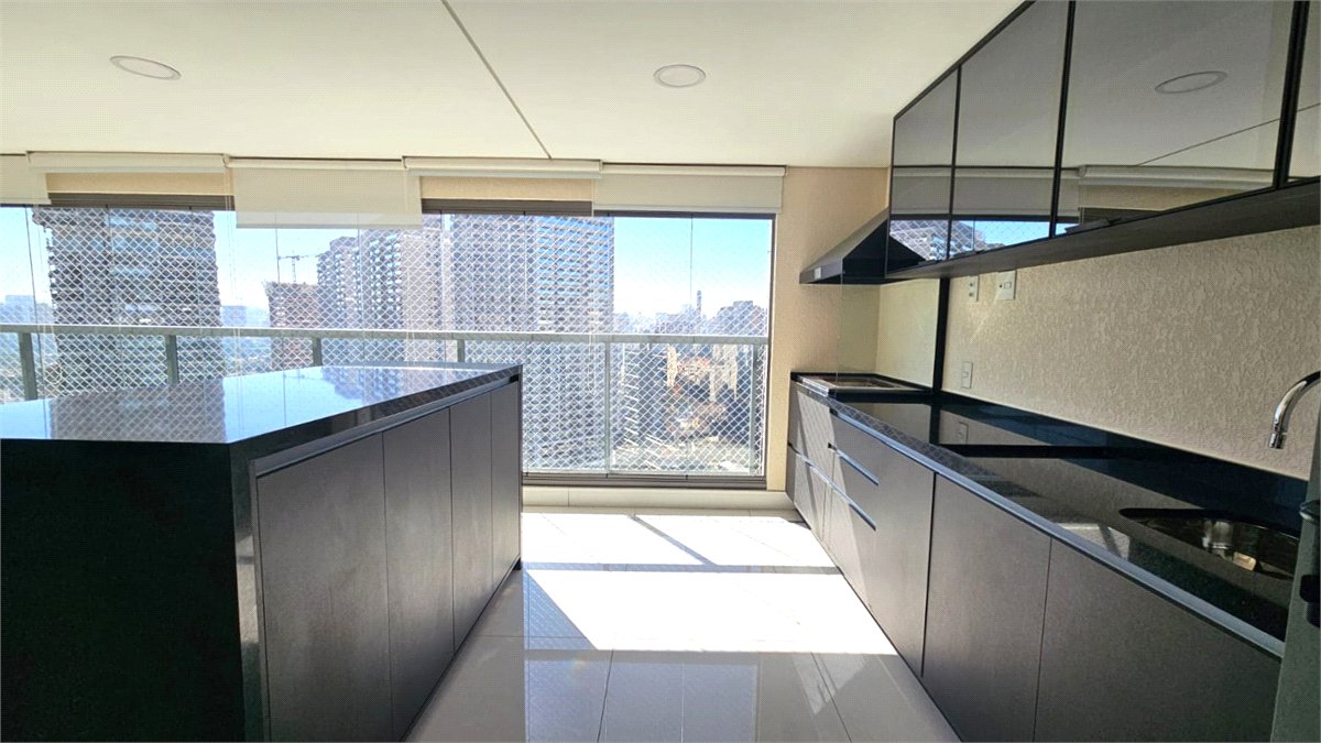 Apartamento à venda ou para alugar com 3 suítes em Chácara Santo Antônio, São Paulo, SP