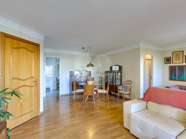 Apartamento à venda com 3 quartos, sendo 1 suíte,  em Alto da Boa Vista, São Paulo, SP