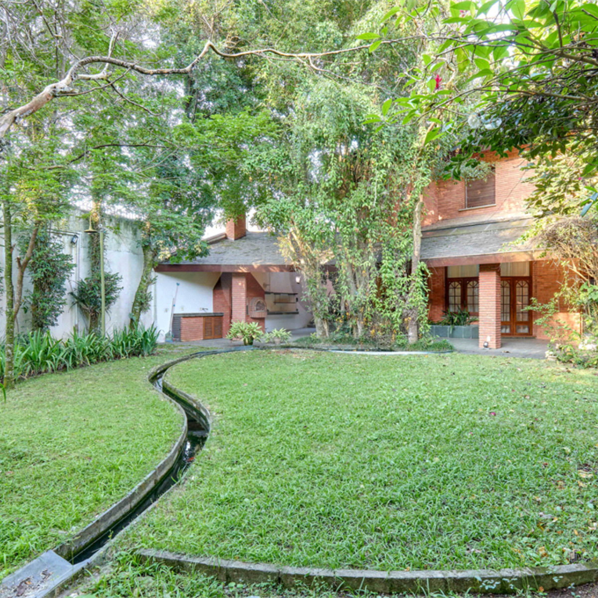 Sobrado à venda com 5 quartos, sendo 3 suítes, em Jardim dos Estados, São Paulo, SP