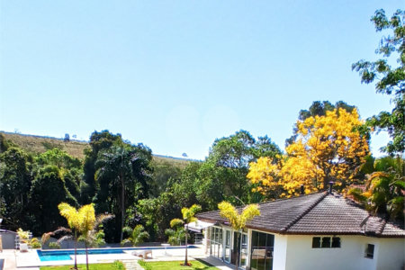Casa à venda com 3 quartos, sendo 1 suíte, no condomínio Alpes Douro, Bom Jesus dos Perdões - SP