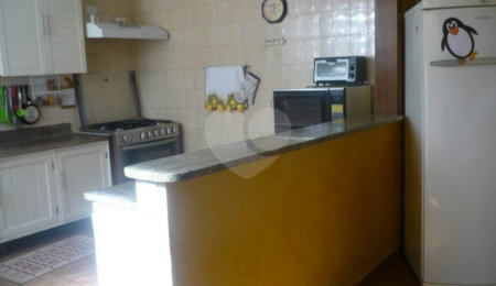 Sobrado à venda com 4 quartos, sendo 2 suítes,  em Vila Paulicéia, São Paulo, SP