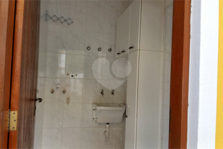 Casa em condomínio para alugar com 3 quartos, sendo 1 suíte, em Vila Petrópolis, Atibaia, SP