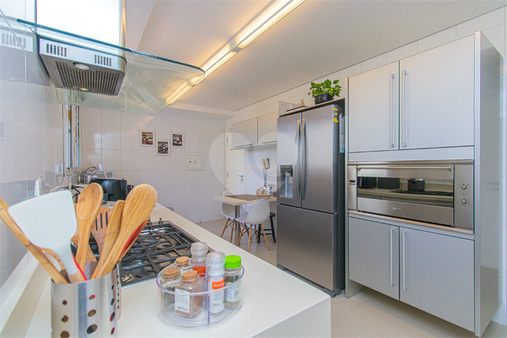 Apartamento à venda com 3 quartos, sendo 2 suítes, em Vila Nova Conceição, São Paulo, SP