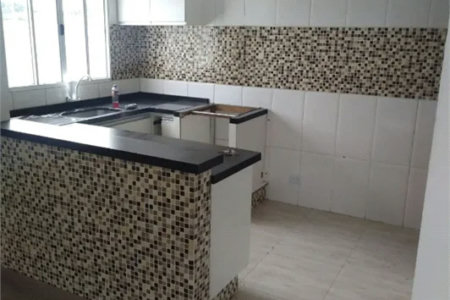 Sobrado à venda com 3 quartos em Jardim Estela Mari, Cotia, SP