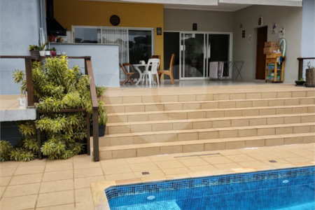 Casa à venda com 4 quartos, sendo 2 suítes, no condomínio Residencial Villaggio Paradiso, Itatiba - SP