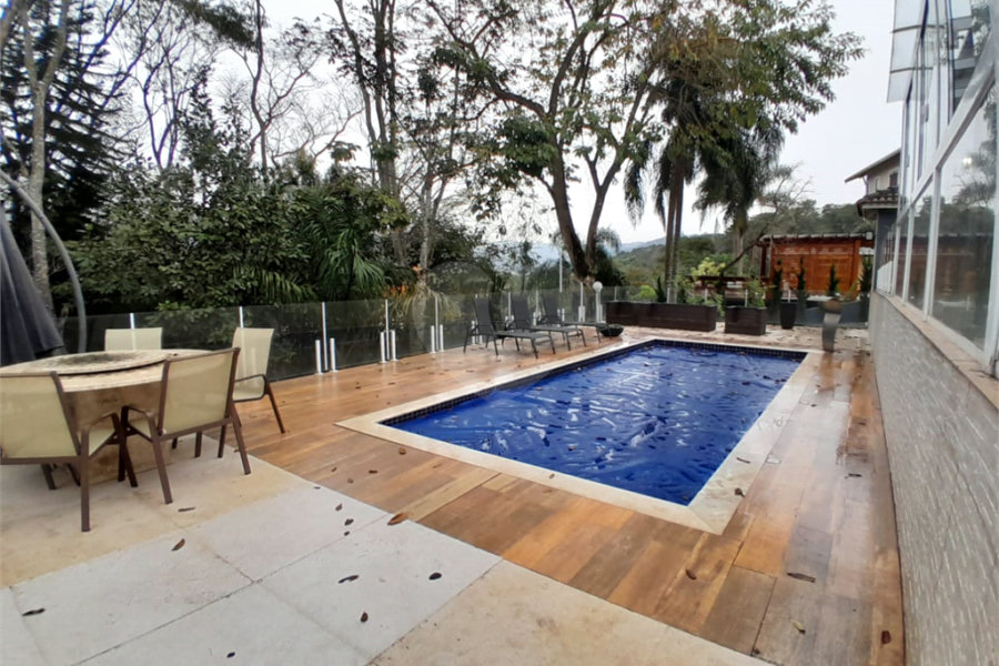 Casa à venda com 3 suítes no condomínio Suíça da Cantareira, Mairiporã - SP