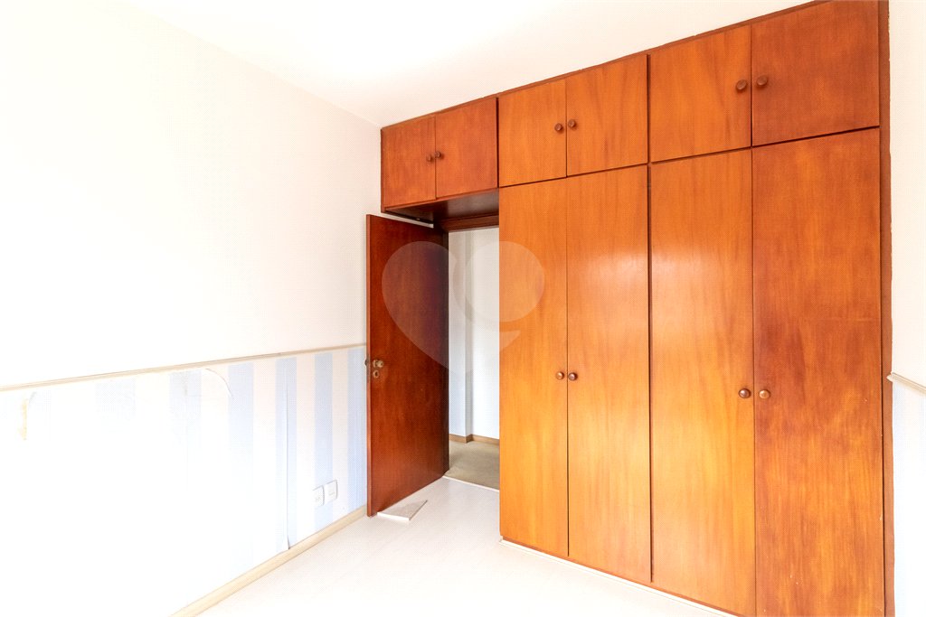 Sobrado à venda com 5 quartos, sendo 3 suítes, em Alto da Boa Vista, São Paulo, SP