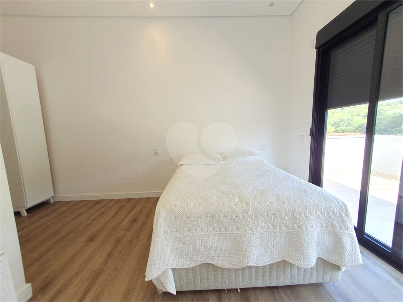Casa à venda com 6 quartos, sendo 5 suítes, no condomínio Jardim Primavera, Louveira - SP