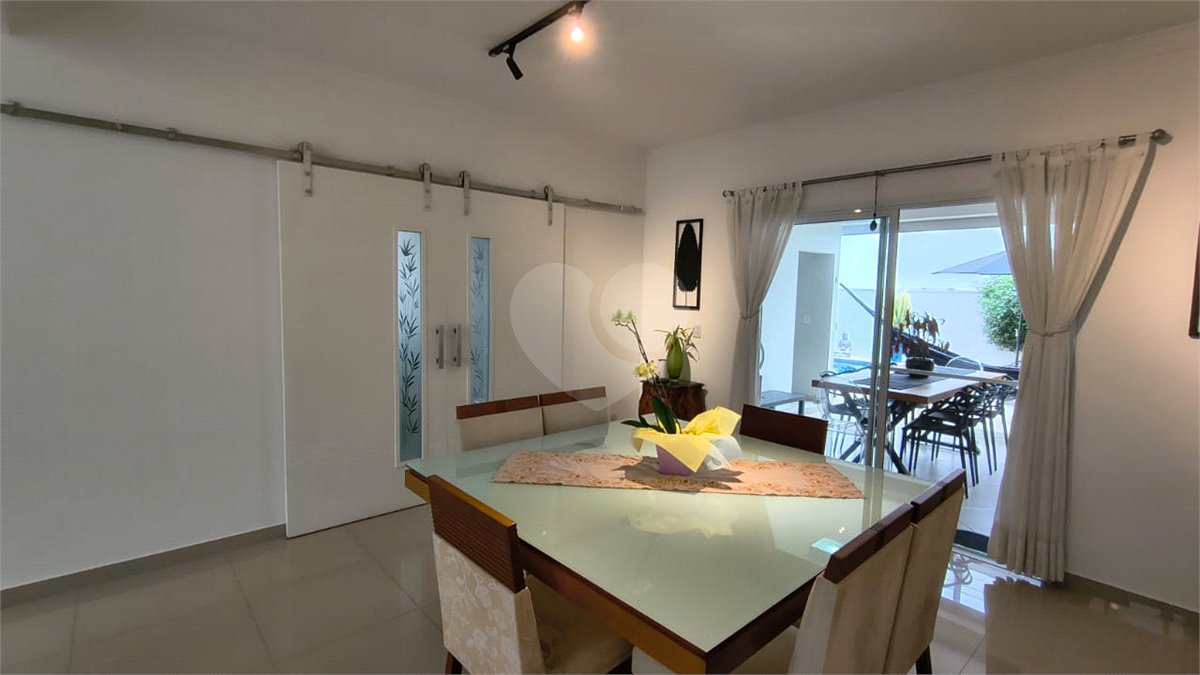 Casa à venda com 3 suítes no condomínio Reserva da Mata, Vinhedo - SP