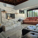 Casa Pé na Água em Atibaia com Acesso à Represa e Mais de 3.000 m² de Natureza