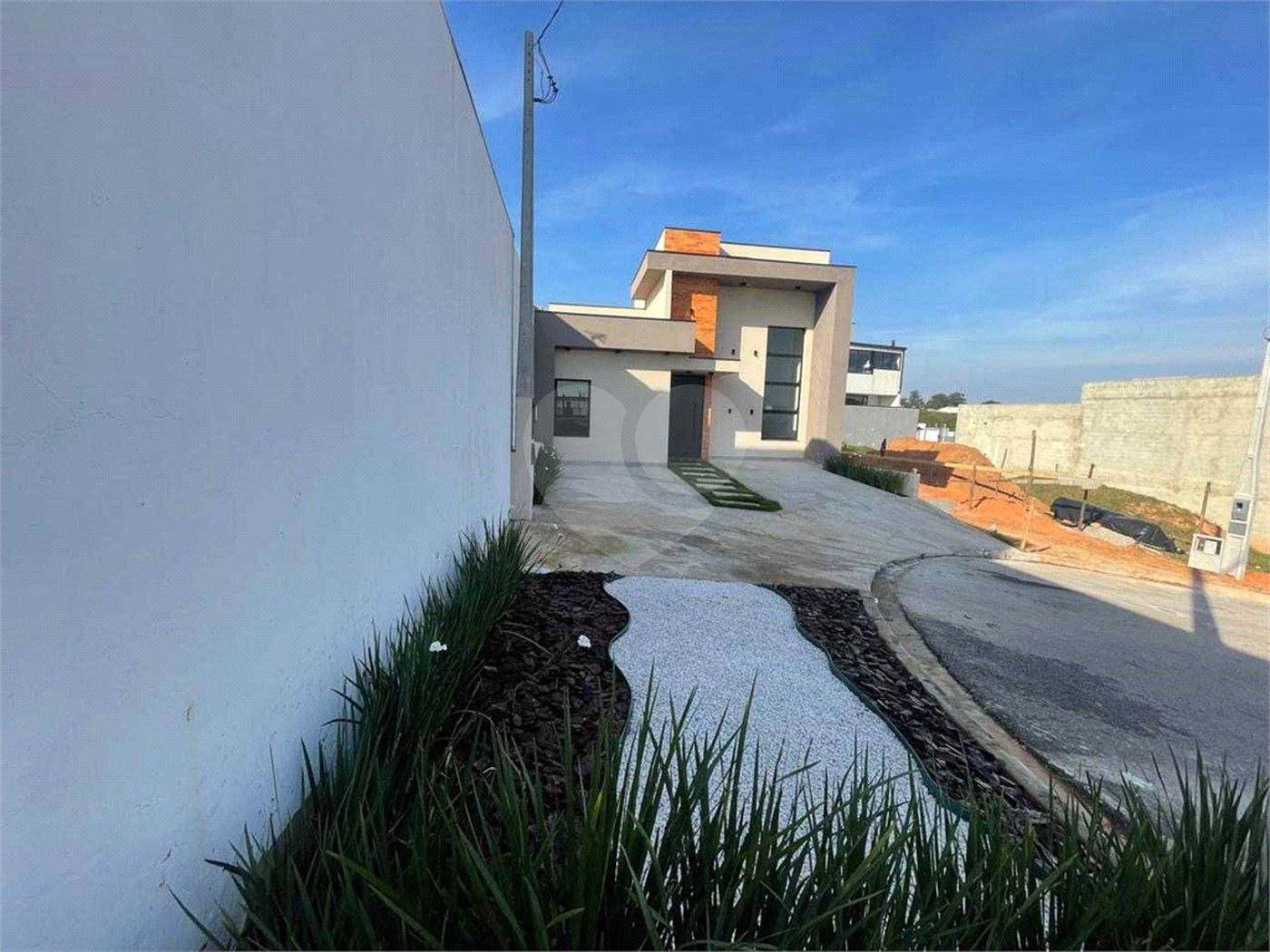 Casa à venda com 3 quartos, sendo 1 suíte, no condomínio Horto Florestal Villagio, Sorocaba - SP