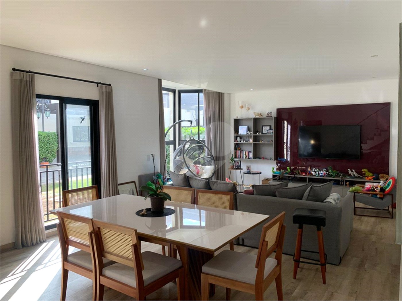 Casa à venda com 4 suítes no condomínio Vila Inglesa, Atibaia - SP