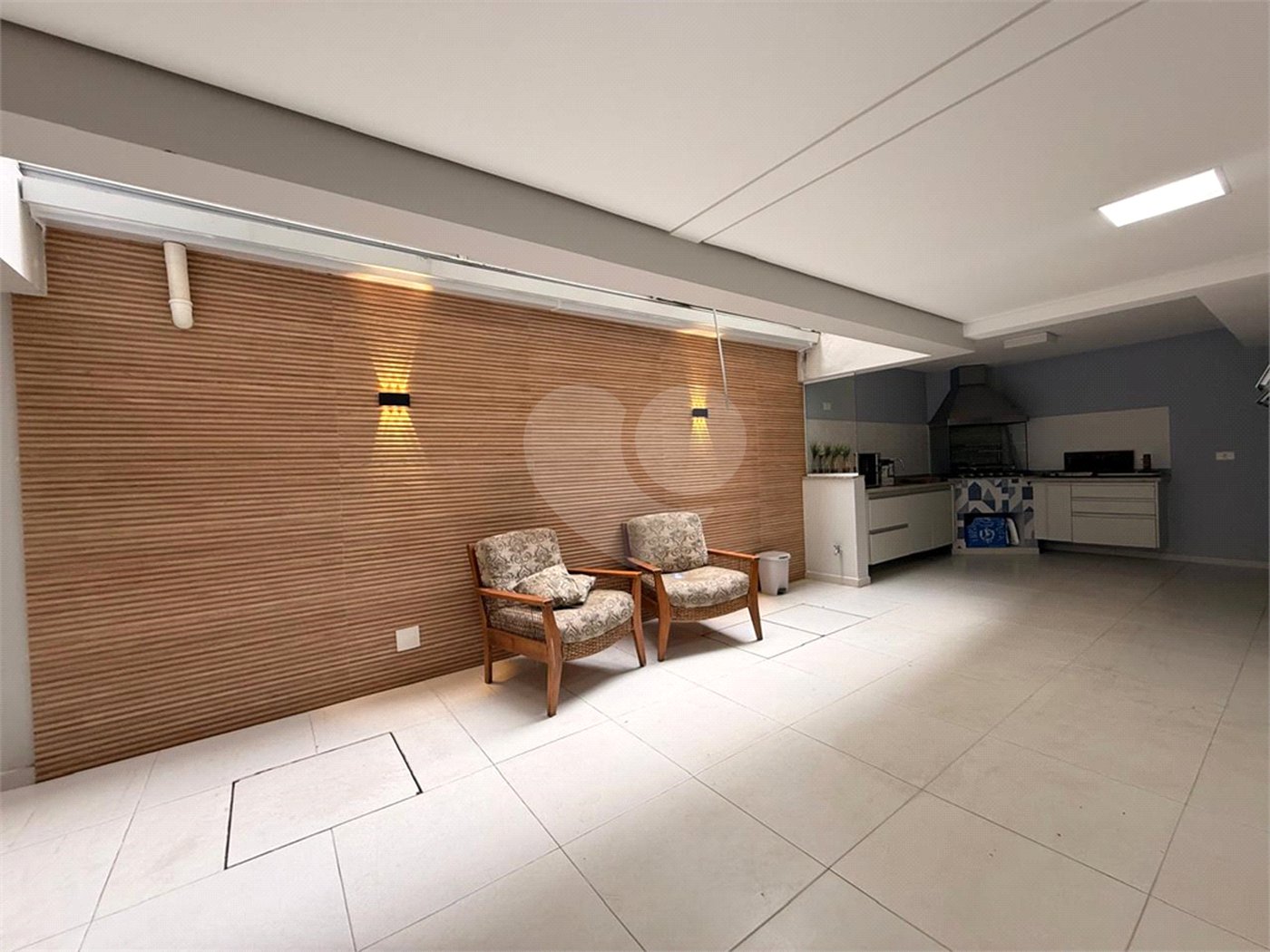 Casa à venda com 4 quartos, sendo 2 suítes, no condomínio Florada da Serra, São Paulo - SP