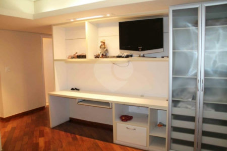Casa Térrea à venda ou para alugar com 3 suítes em Brooklin Velho, São Paulo, SP