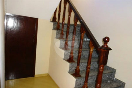 Sobrado à venda com 3 quartos, sendo 1 suíte, em Jardim São Luís, São Paulo, SP