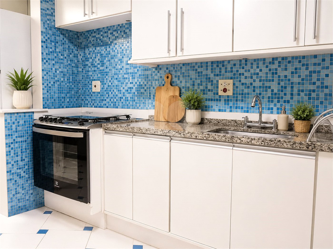 Apartamento à venda com 4 quartos, sendo 3 suítes,  em Interlagos, São Paulo, SP