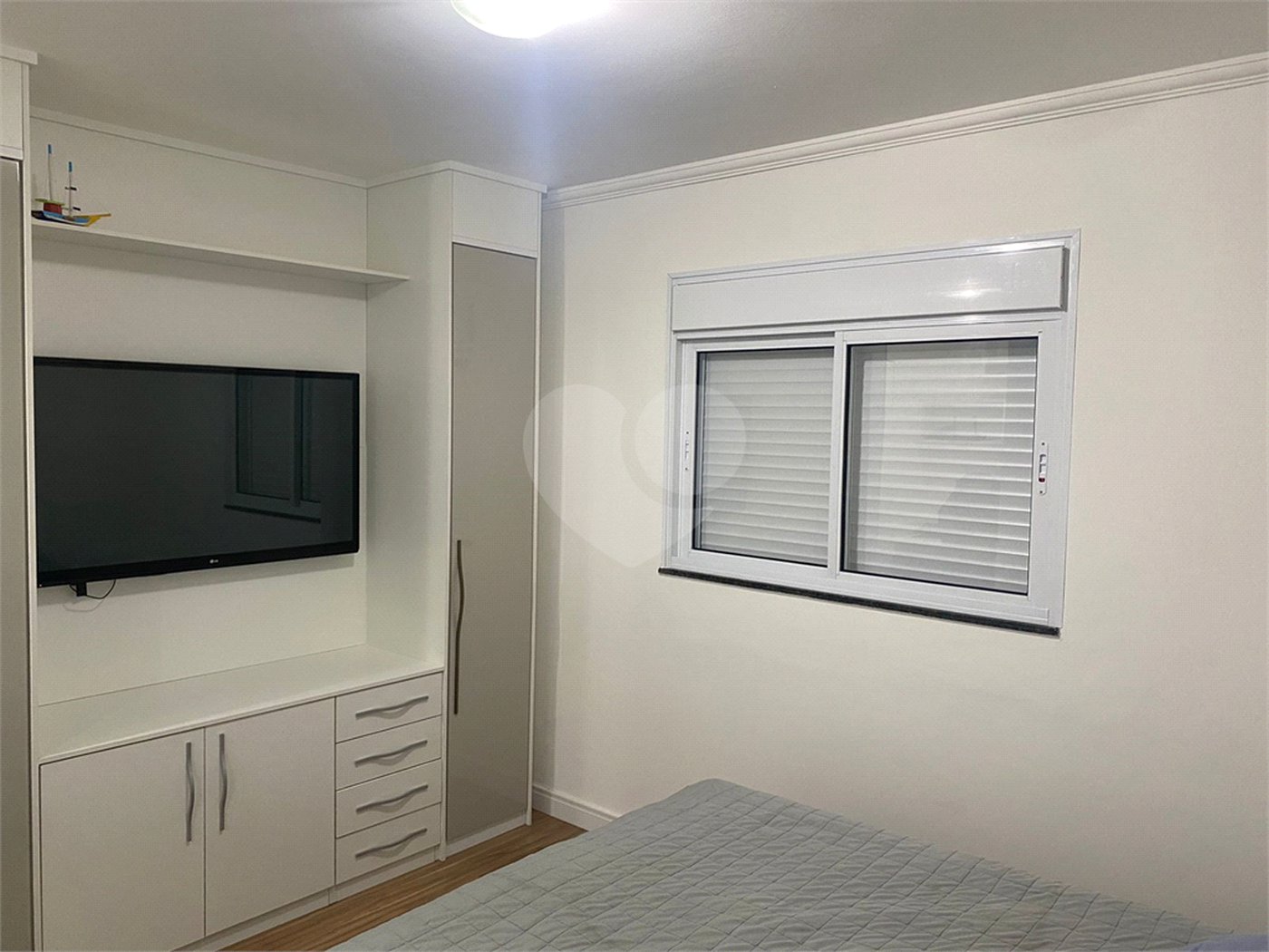 Casa à venda com 3 suítes em Vila Oceania, Poá, SP