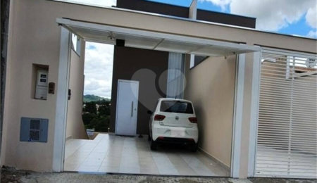 Casa à venda com 3 quartos, sendo 1 suíte,  em Vila Santa Rosália, São Roque, SP