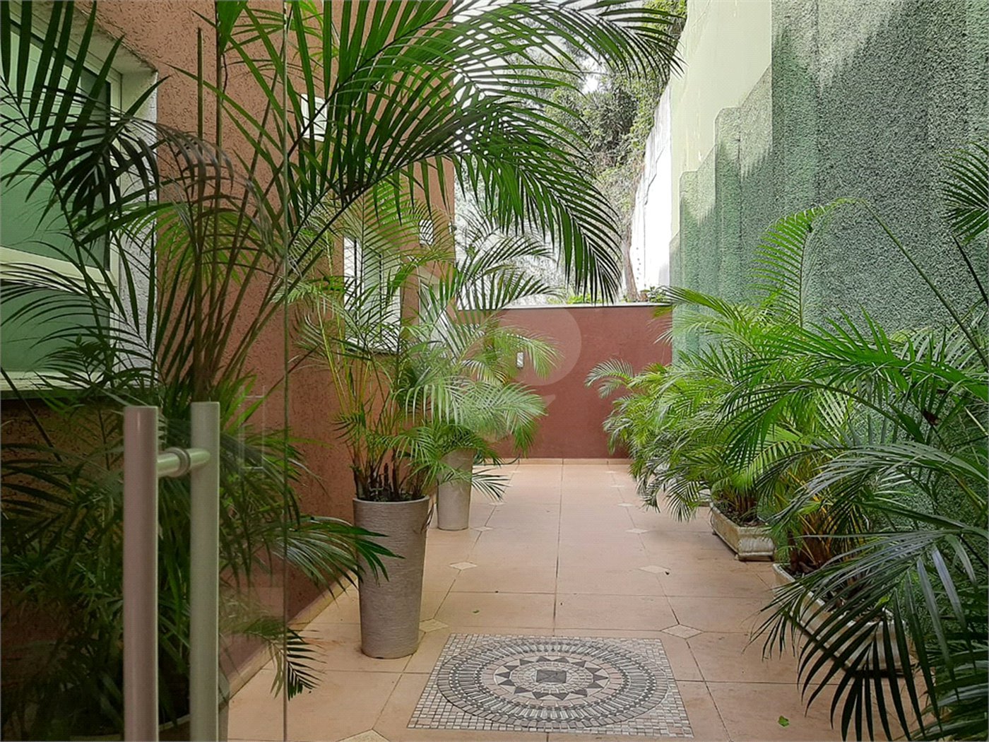 Sobrado à venda com 4 quartos, sendo 3 suítes, em Tremembé, São Paulo, SP