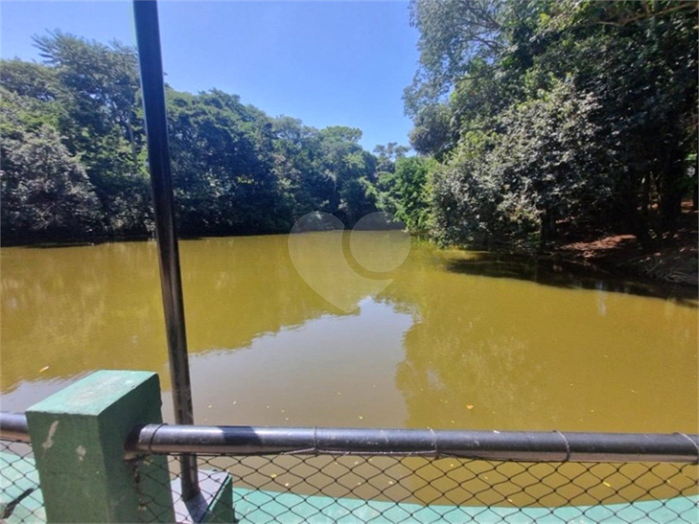 Terreno à venda com 1 suíte no condomínio Portal do Lago, Valinhos - SP