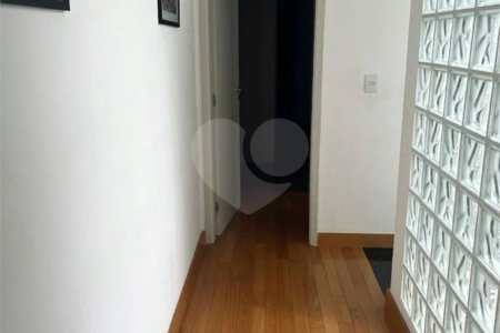Apto de 230m² no Cambuci com 3 dorms, 5 vagas, 3 suítes. Estudo permuta.