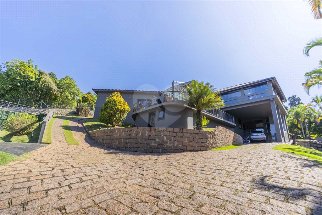 Casa à venda com 5 suítes no condomínio Vale da Santa Fé, Vinhedo - SP