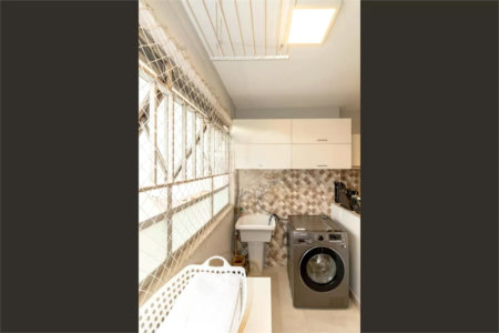 Apartamento à venda com 3 quartos, sendo 1 suíte,  em Moema, São Paulo, SP
