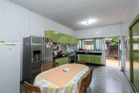 Casa Térrea à venda com 4 quartos, sendo 1 suíte, em Alto da Boa Vista, São Paulo, SP