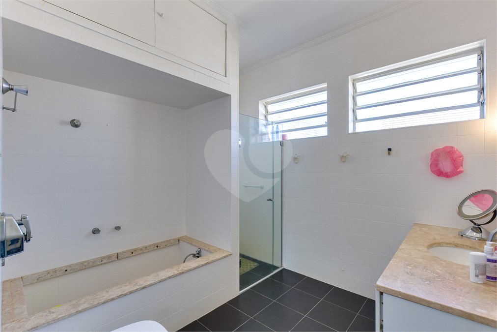 Casa de Vila à venda com 4 quartos, sendo 1 suíte, em Alto da Boa Vista, São Paulo, SP