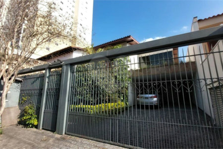 Casa à venda com 6 quartos, sendo 3 suítes, em Jardim Brasil (zona Sul), São Paulo, SP