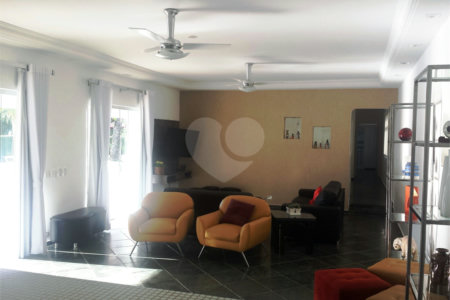 Casa à venda com 8 quartos, sendo 6 suítes,  no condomínio Acapulco, Guarujá - SP