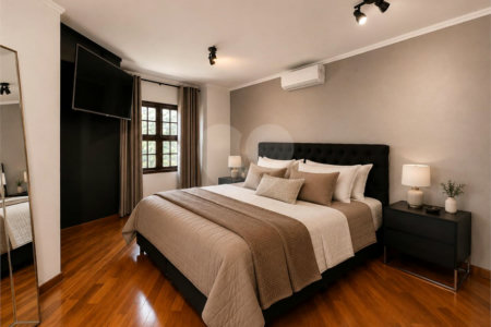 Casa à venda com 4 quartos, sendo 2 suítes, em Interlagos, São Paulo, SP