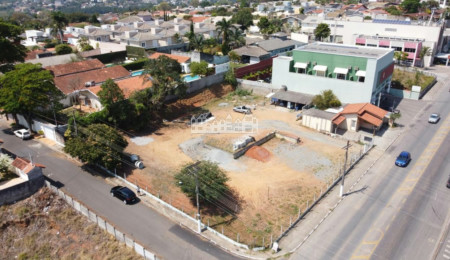 Terreno plano à venda ou locação na Alameda Lucas Nogueira Garcez – Vila Giglio, Atibaia