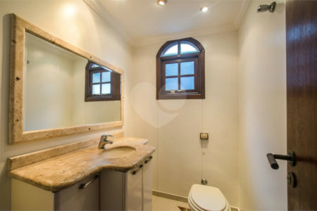 Sobrado à venda com 3 quartos, sendo 1 suíte, em Jardim Utinga, Santo André, SP
