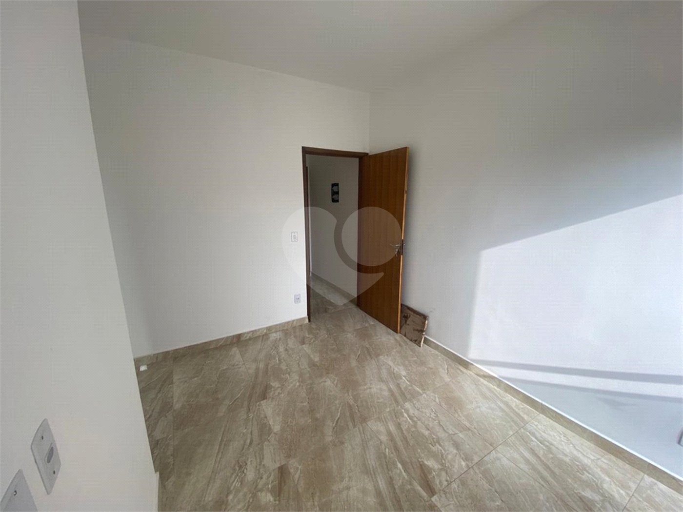 Casa para alugar com 2 suítes no condomínio Residencial Vila Amélia, Poá - SP