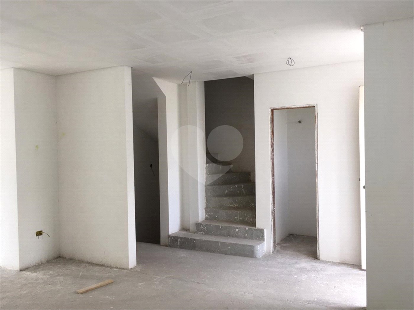 Casa à venda com 4 quartos, sendo 3 suítes,  em Vila Monumento, São Paulo, SP
