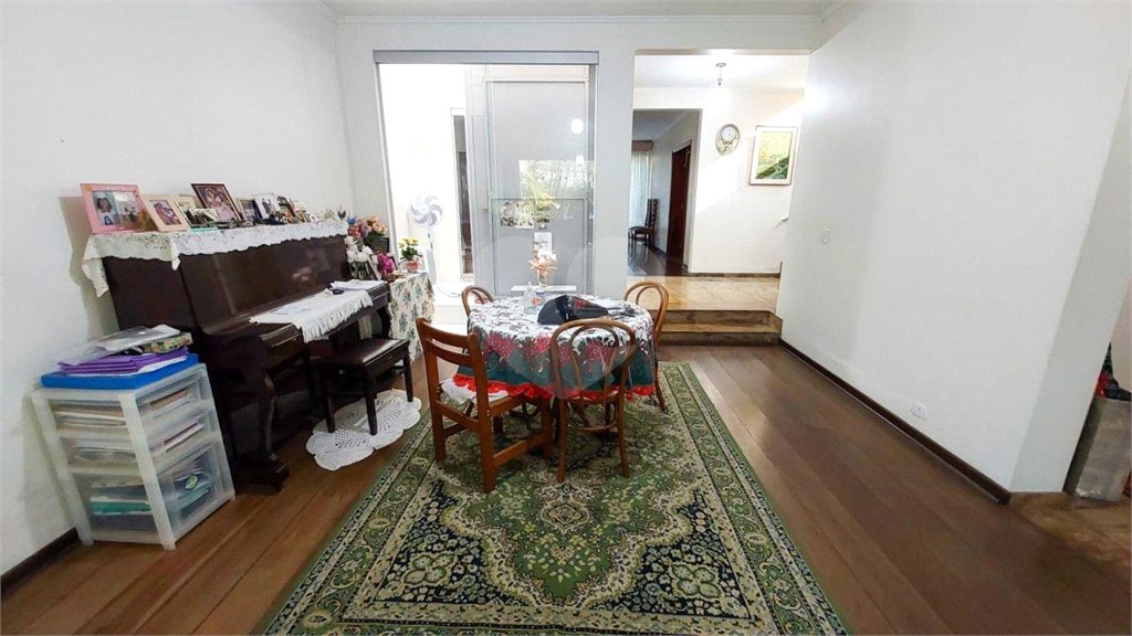 Casa à venda com 6 quartos, sendo 3 suítes, em Jardim Brasil (zona Sul), São Paulo, SP