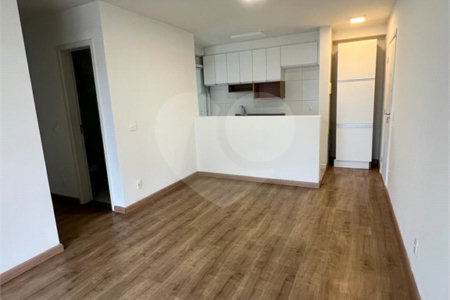 Apartamento à venda com 3 quartos, sendo 1 suíte,  em Parque Reboucas, São Paulo, SP