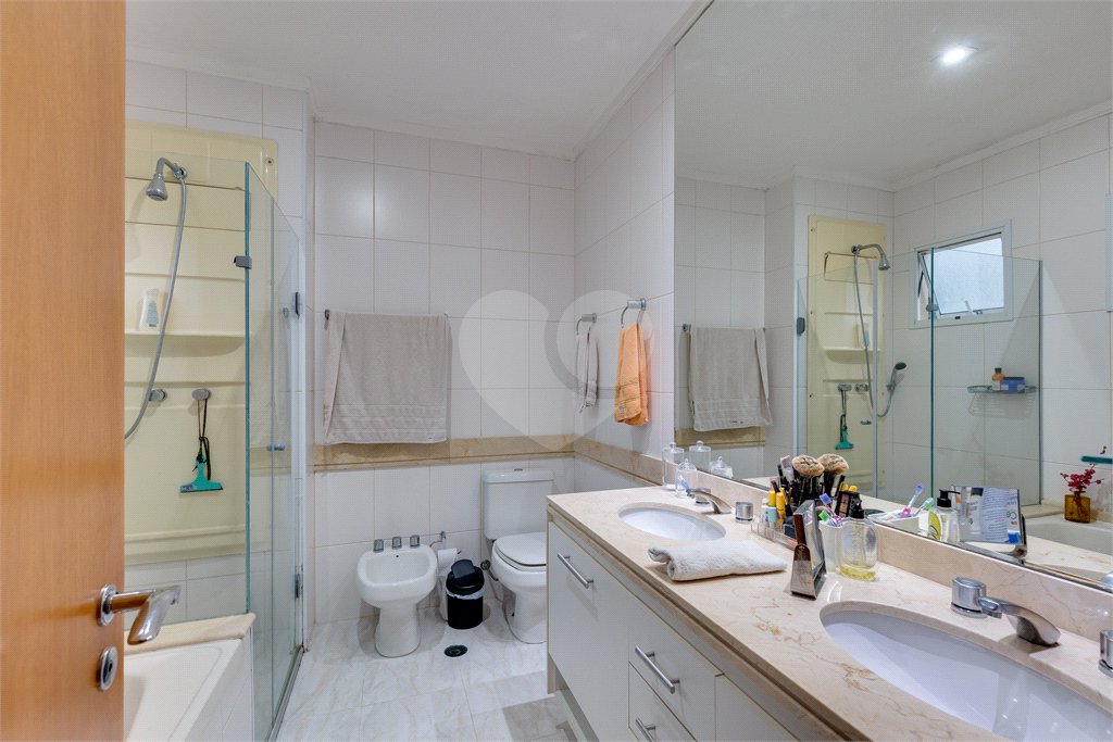 Casa à venda com 3 suítes no condomínio Villa Splendore, São Paulo - SP