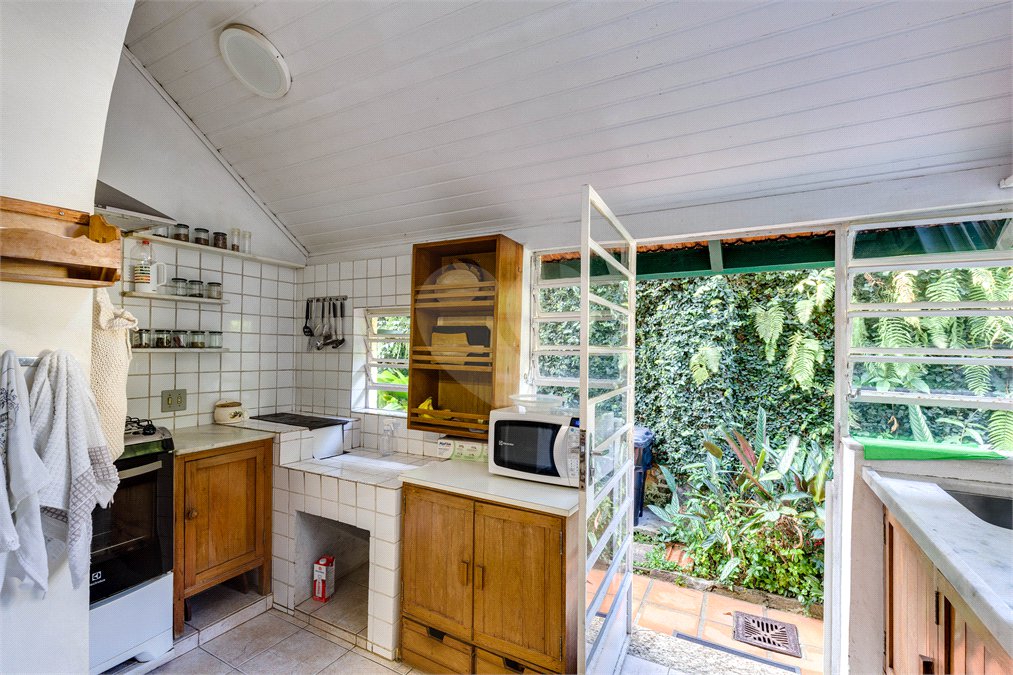 Casa Térrea à venda com 3 suítes em Jardim dos Estados, São Paulo, SP
