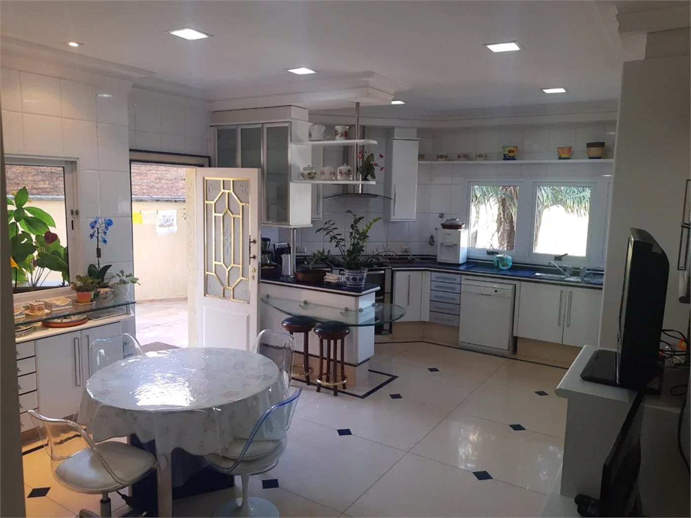 Casa à venda com 5 suítes em Jardim Leonor, São Paulo, SP