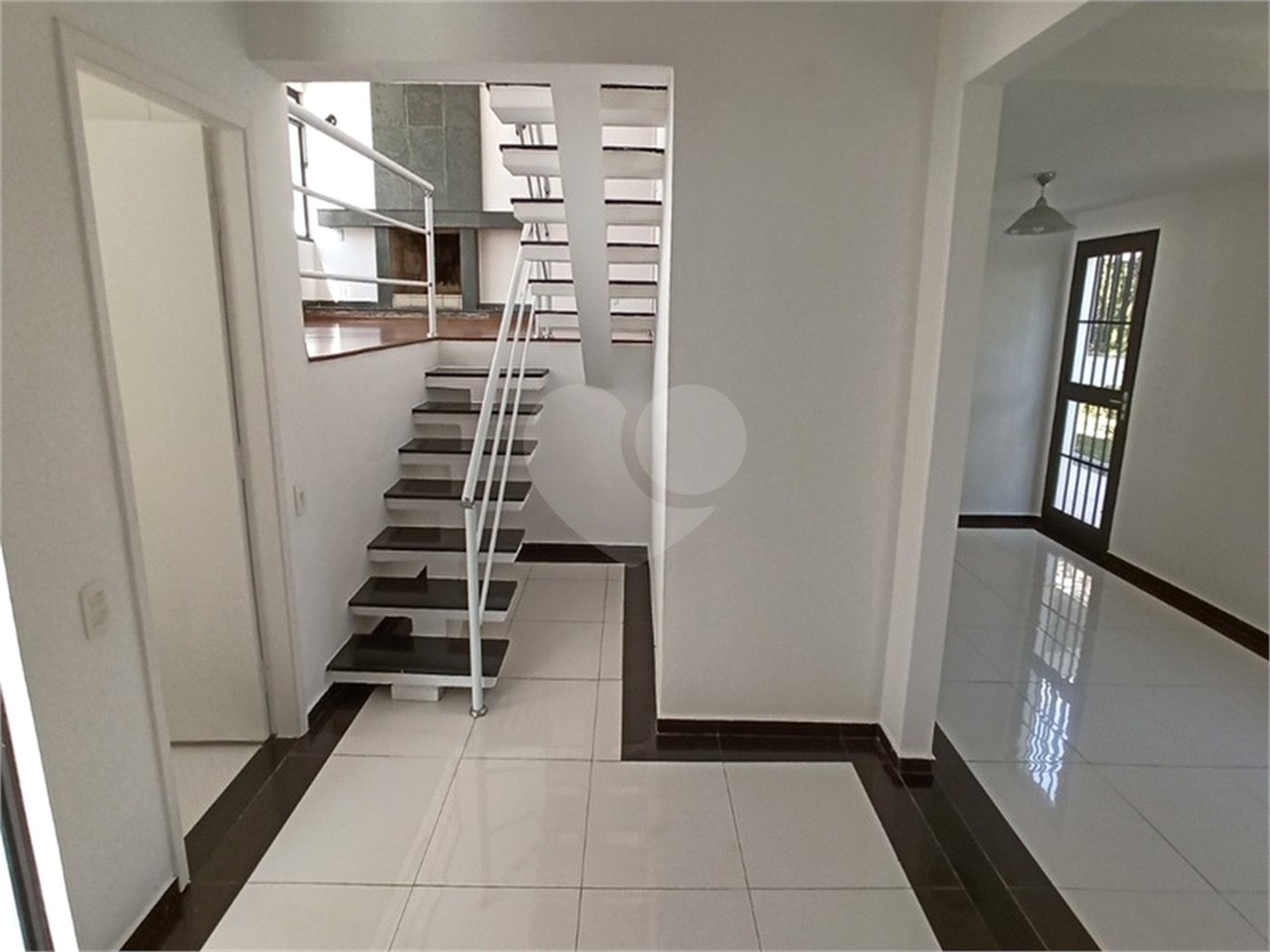 Sobrado para alugar com 3 quartos, sendo 1 suíte,  em Vila Oliveira, Mogi das Cruzes, SP