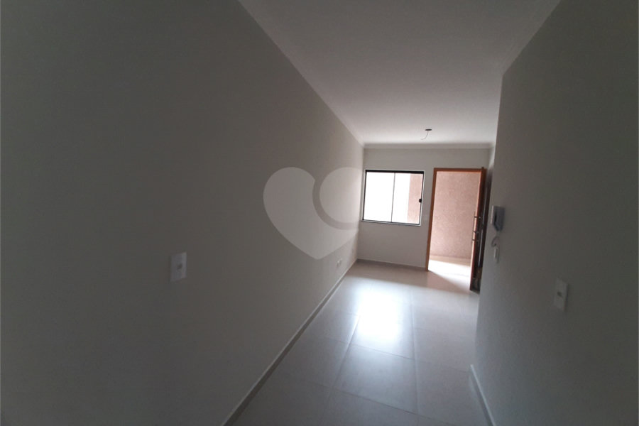 Apartamento com 37m2, 2 quartos, banheiro, sala, cozinha, quintal e SEM vaga de garagem