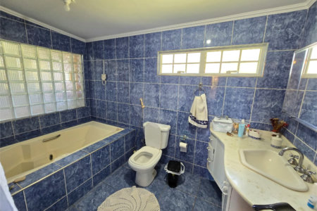 Chácara à venda com 4 quartos, sendo 1 suíte, em Cercadinho, Alambari, SP