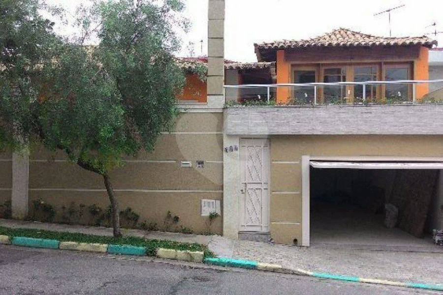 Casa à venda com 3 suítes em Vila Paiva, São Paulo, SP