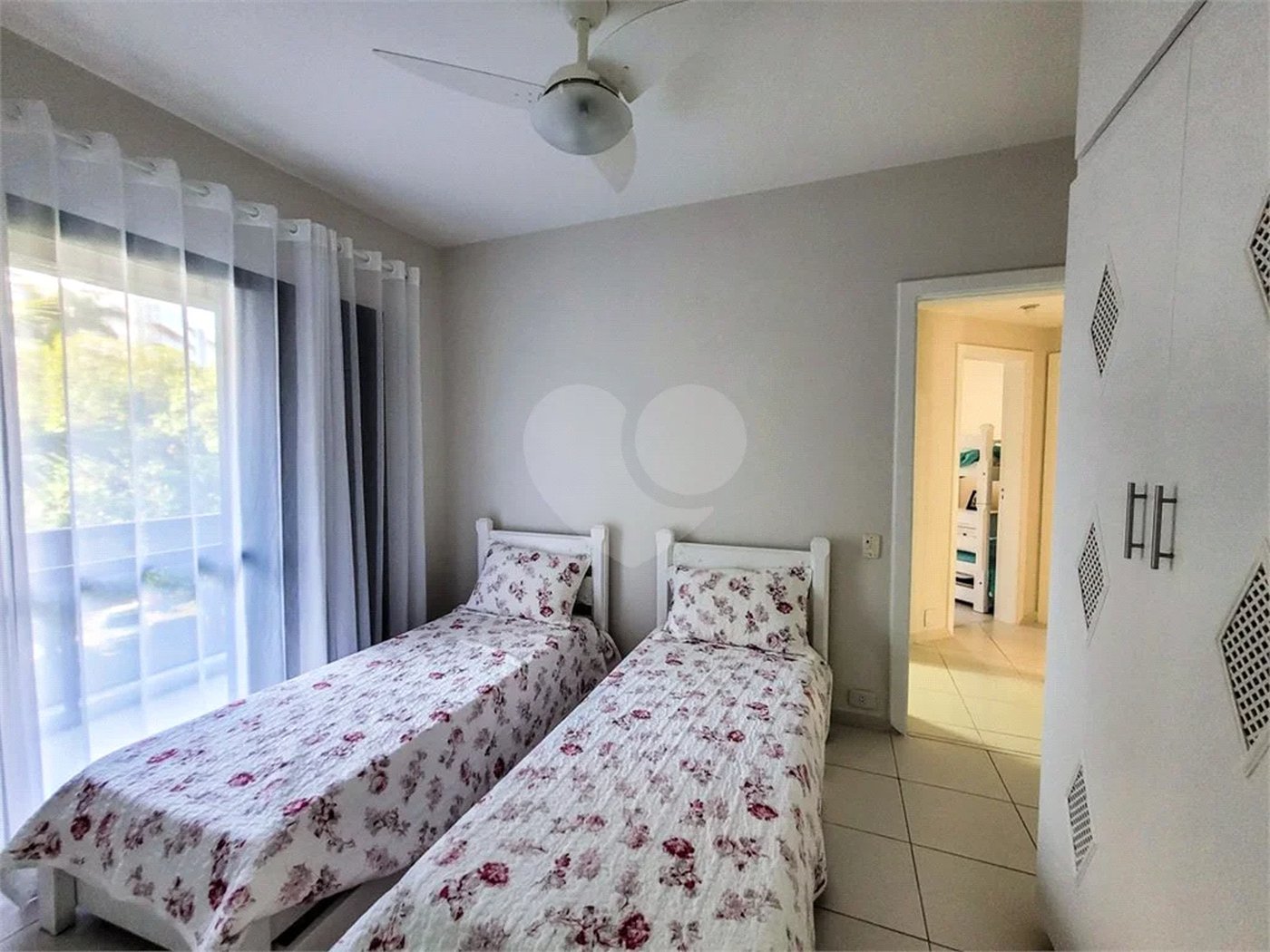 Apartamento à venda com 5 quartos, sendo 3 suítes,  em Riviera de São Lourenço, Bertioga, SP