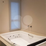 CASA A VENDA NO URBANOVA, CONDOMINIO JAGUARY, 4 DORMITORIOS, 4 SUITES, 5 VAGAS, PISCINA, SJC