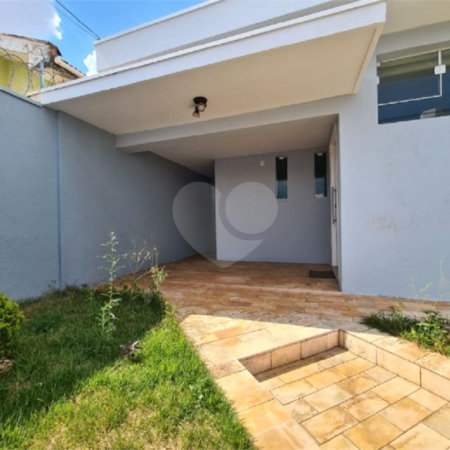 Casa à venda com 3 dormitórios, sendo 1 suite e ampla área de lazer no Jardim Brasil