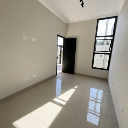 Casa à venda com 3 quartos, sendo 1 suíte,  em Parque Residencial Quinta da Lagoa, Três Lagoas, MS